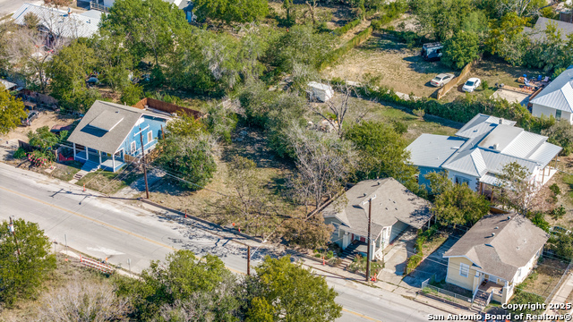 Image 11 of 13 For 910 Hackberry N