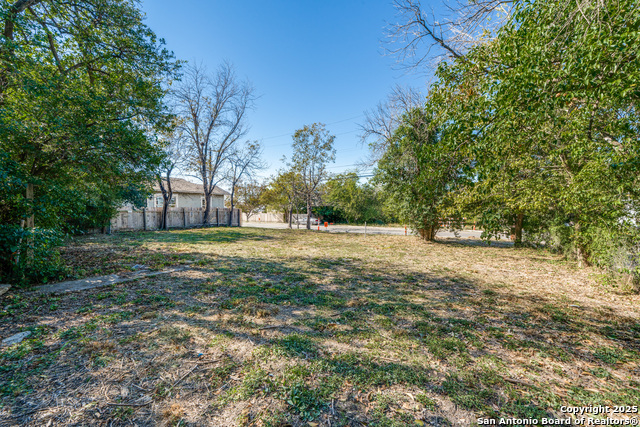 Image 4 of 13 For 910 Hackberry N