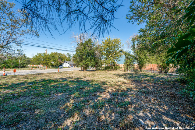 Image 5 of 13 For 910 Hackberry N