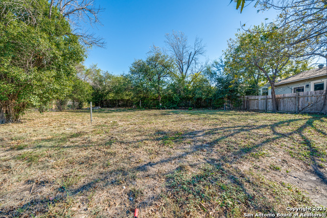 Image 6 of 13 For 910 Hackberry N