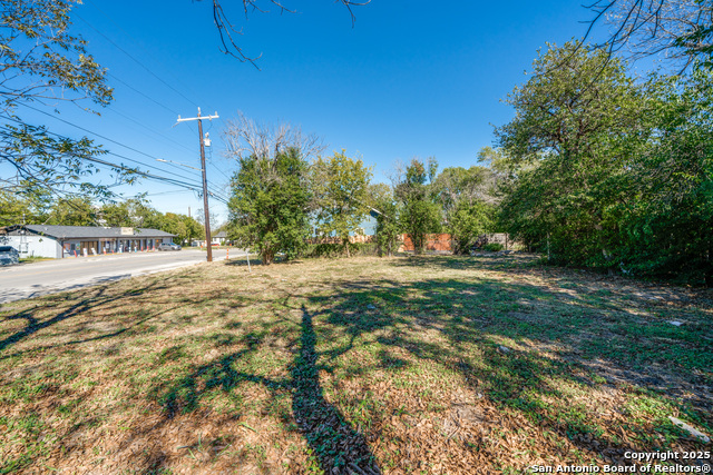 Image 7 of 13 For 910 Hackberry N