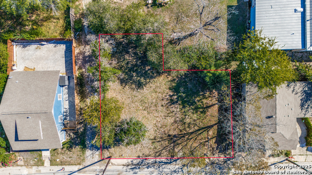 Image 9 of 13 For 910 Hackberry N