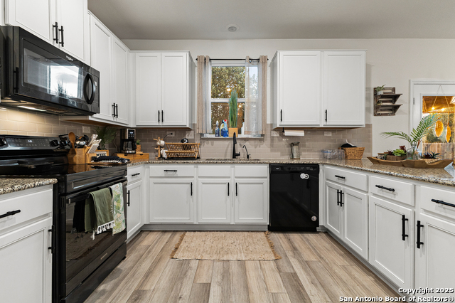 Listing photo id 11 for 11232 October Stead