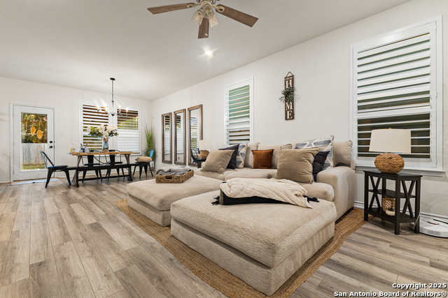 Listing photo id 5 for 11232 October Stead