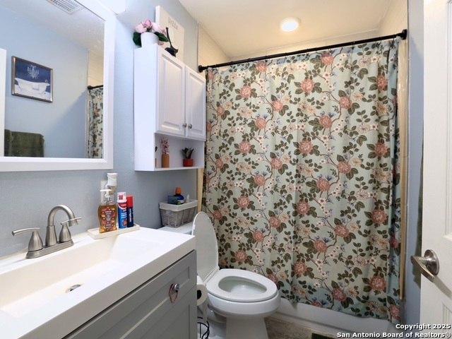 Image 11 of 16 For 915 Rexford  