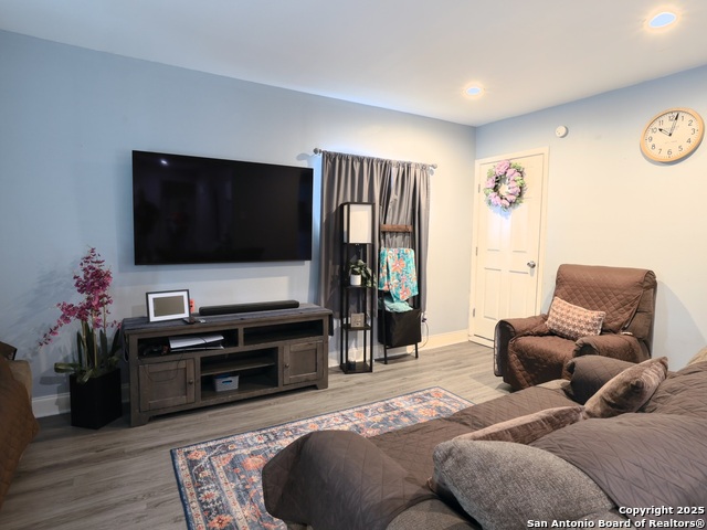 Image 4 of 16 For 915 Rexford  