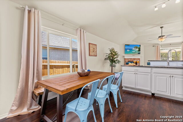 Image 9 of 18 For 9654 Emerald