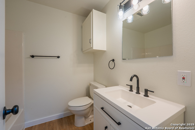 Image 40 of 48 For 201 Anhalt  