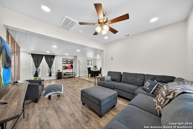 Image 9 of 43 For 974 S Addison