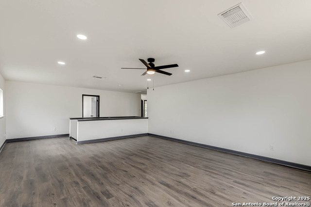 Image 25 of 43 For 8626 Vantage