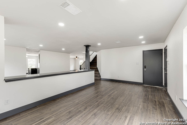 Image 5 of 43 For 8626 Vantage