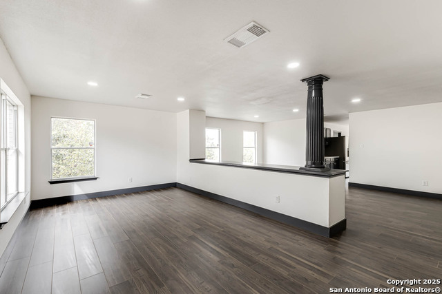 Image 6 of 43 For 8626 Vantage