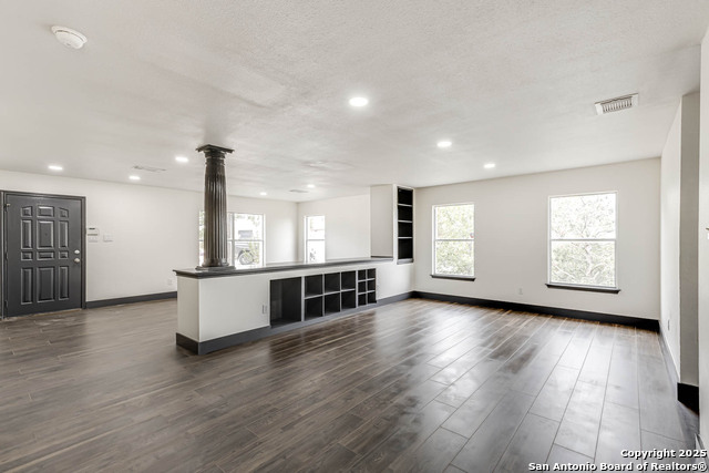 Image 7 of 43 For 8626 Vantage