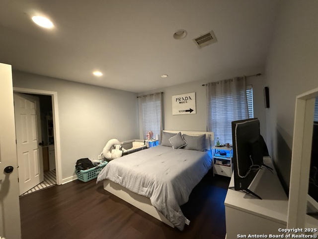 Image 8 of 11 For 13707 York Woods