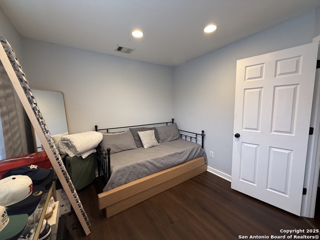 Image 9 of 11 For 13707 York Woods