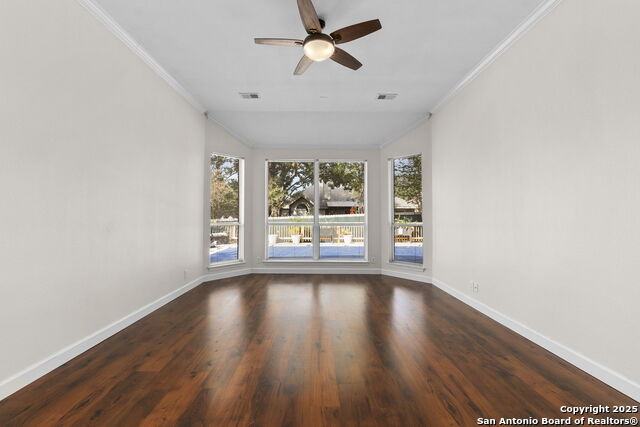 Image 11 of 27 For 6119 Hart Glen