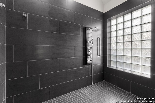 Image 14 of 27 For 6119 Hart Glen