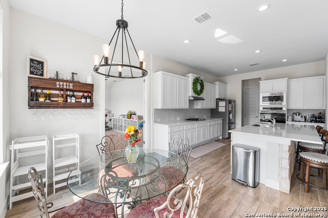 Listing photo id 10 for 239 Lawrence