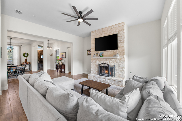 Listing photo id 11 for 239 Lawrence