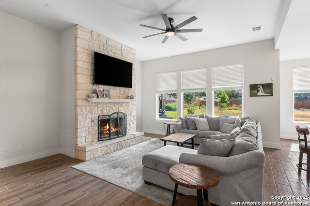 Listing photo id 6 for 239 Lawrence