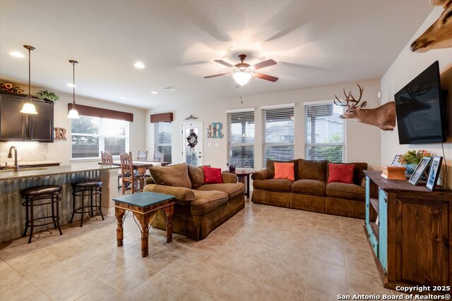 Listing photo id 10 for 8217 Lovela Bend