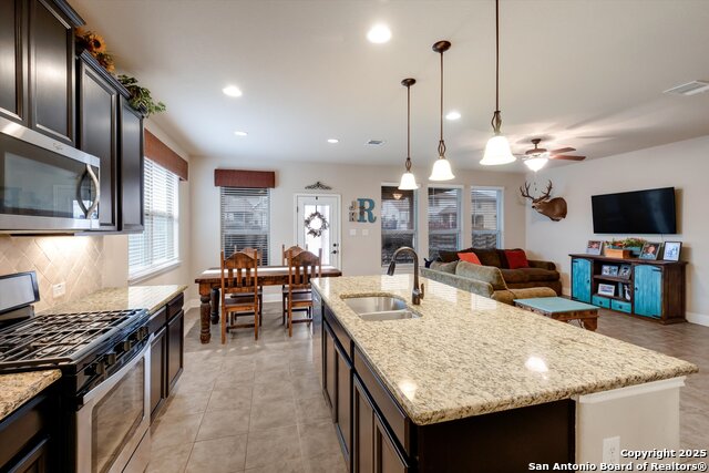 Listing photo id 6 for 8217 Lovela Bend