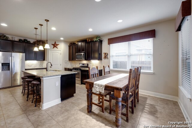 Listing photo id 7 for 8217 Lovela Bend