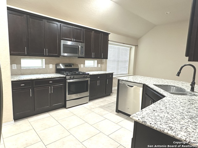 Image 2 of 21 For 15231 Stagehand