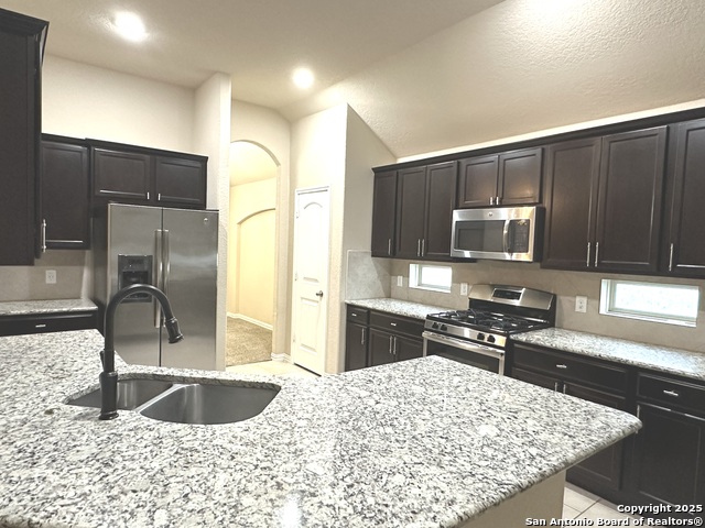 Image 3 of 21 For 15231 Stagehand