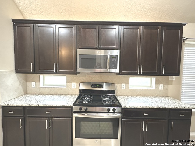 Image 4 of 21 For 15231 Stagehand