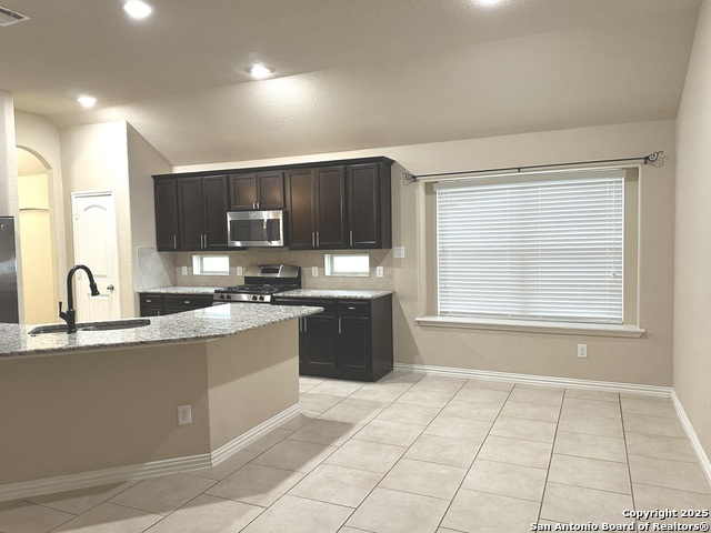 Image 5 of 21 For 15231 Stagehand