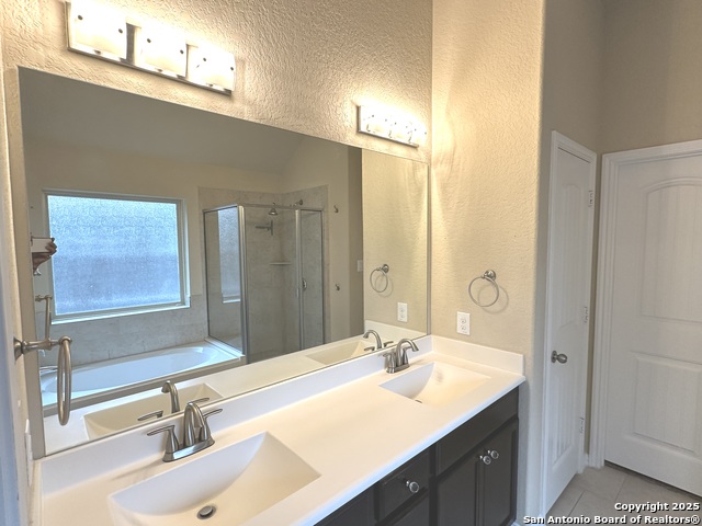 Image 8 of 21 For 15231 Stagehand