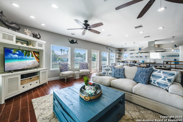 Listing photo id 9 for 474 Bayside  