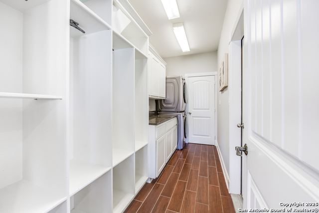 Listing photo id 12 for 474 Bayside  