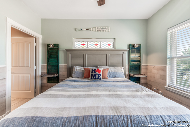 Listing photo id 14 for 474 Bayside  