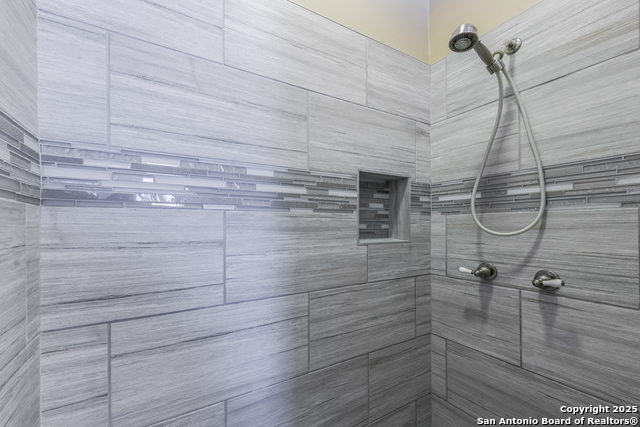 Listing photo id 18 for 474 Bayside  