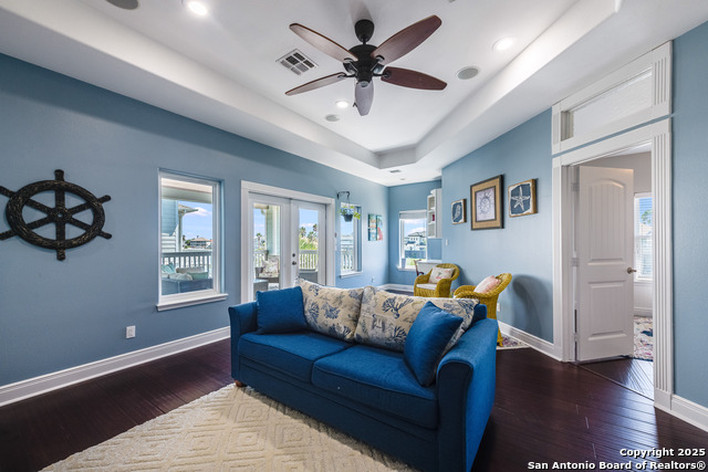 Listing photo id 19 for 474 Bayside  