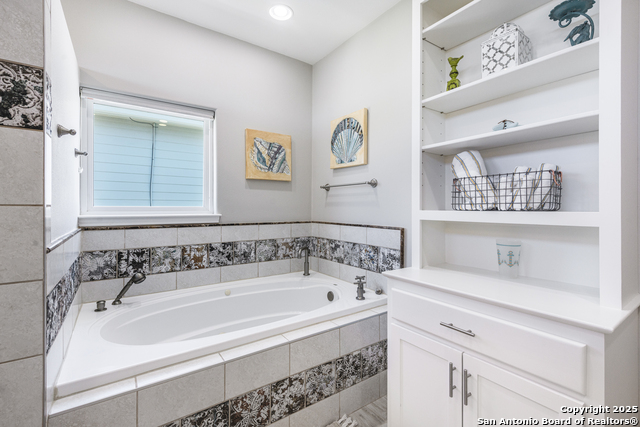 Listing photo id 28 for 474 Bayside  