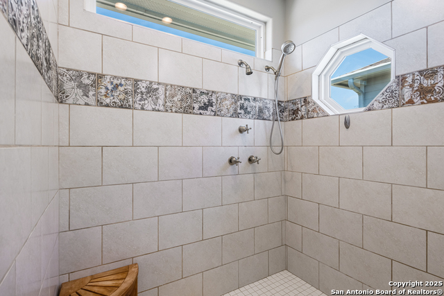 Listing photo id 29 for 474 Bayside  