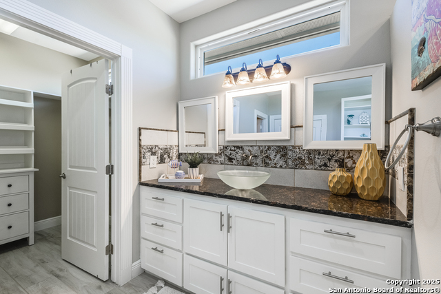 Listing photo id 30 for 474 Bayside  