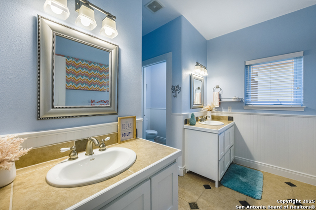 Listing photo id 36 for 474 Bayside  