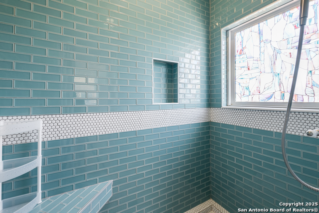 Listing photo id 37 for 474 Bayside  