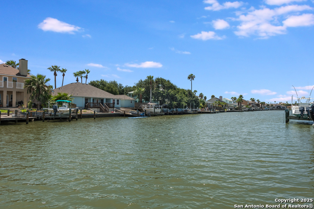 Listing photo id 45 for 474 Bayside  