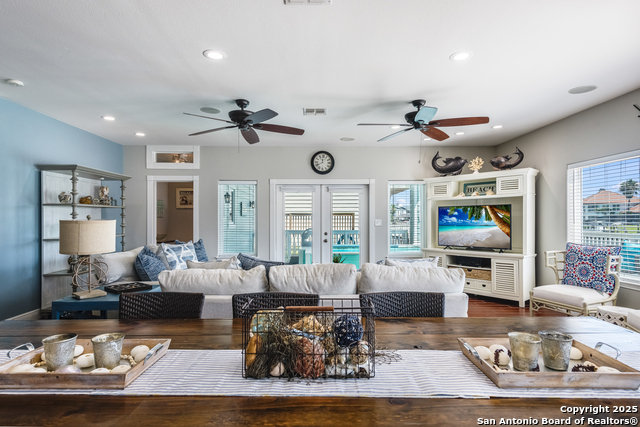 Listing photo id 7 for 474 Bayside  