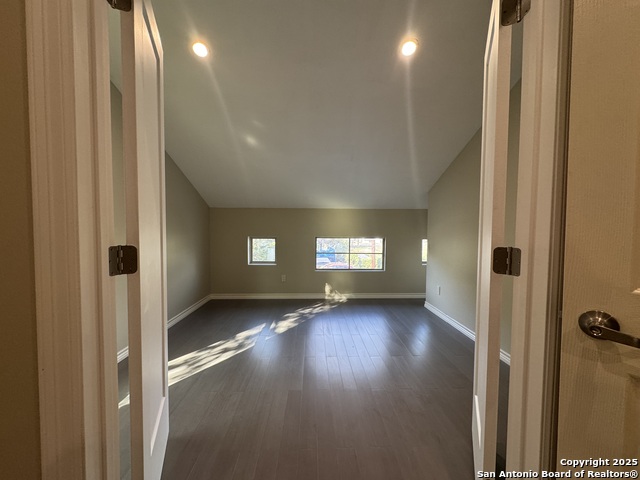 Image 11 of 16 For 506 Elvira St