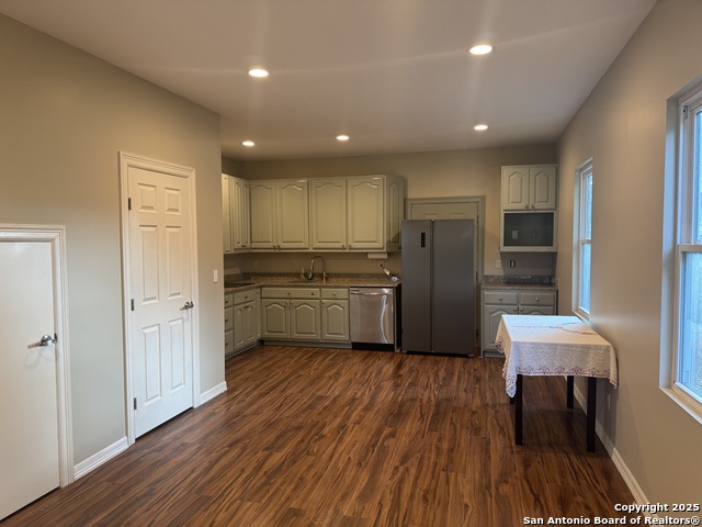 Image 2 of 16 For 506 Elvira St