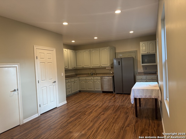 Image 5 of 16 For 506 Elvira St