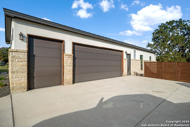 Image 5 of 50 For 145 Bucks  