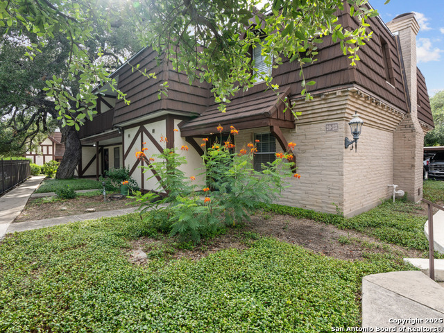 Image 14 of 19 For 8715 Starcrest  23