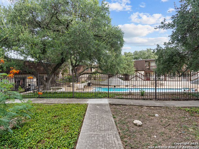 Image 15 of 19 For 8715 Starcrest  23